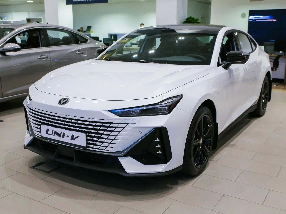 Changan UNI-V с салона по цене от 2 857 000 рублей
